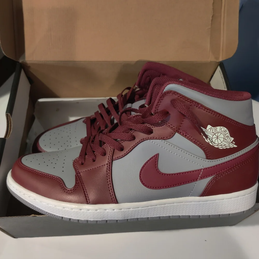 Air Jordan 1 - Picture 3 of 8